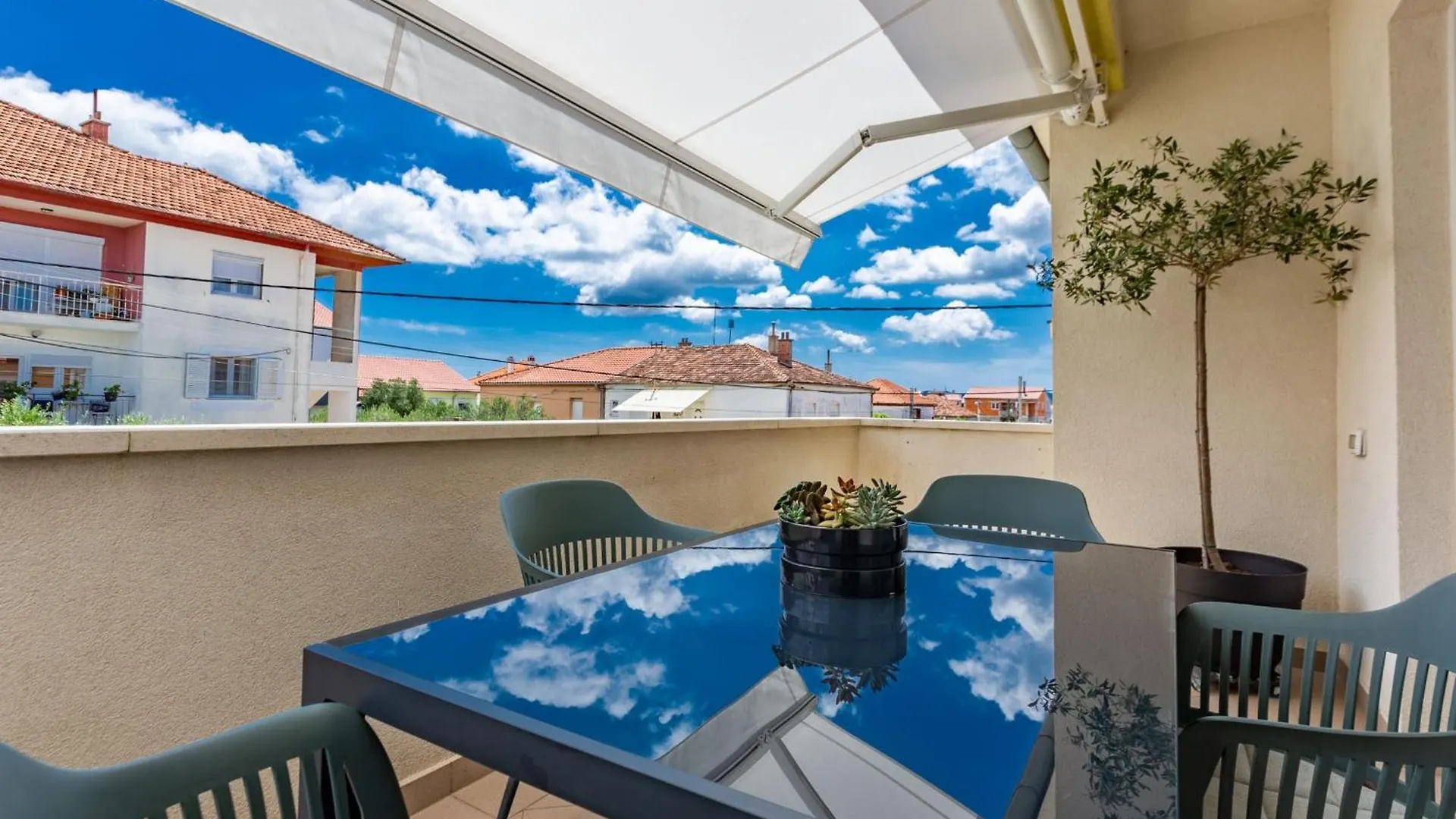 Olive Three Bedroom Apartment Zadar